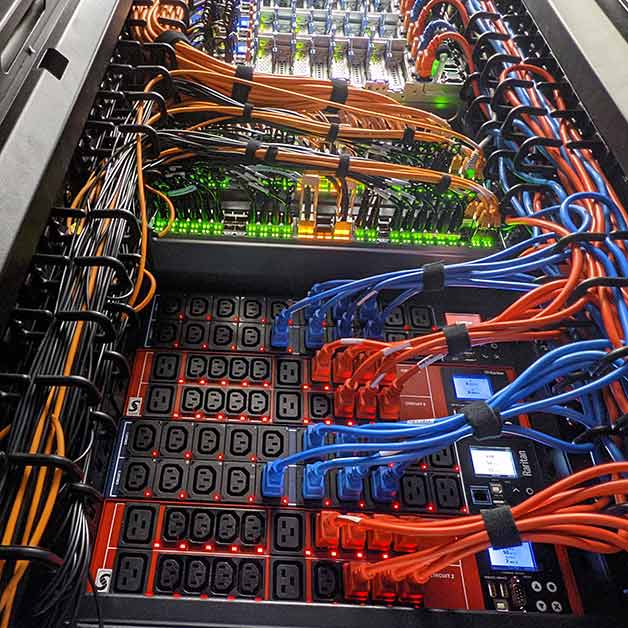 پاور ماژول عمودی زیرو یونیت هوشمند دیتاسنتر